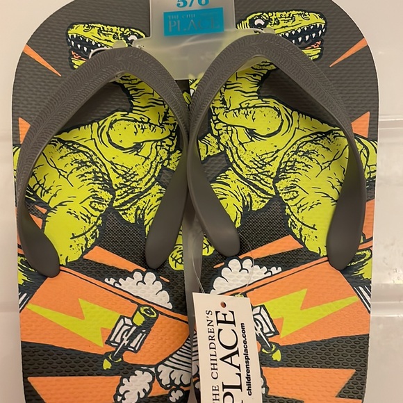 Children Place Dino print flip flops, size 5/6. Color gray, 100% plastic. - Picture 8 of 16